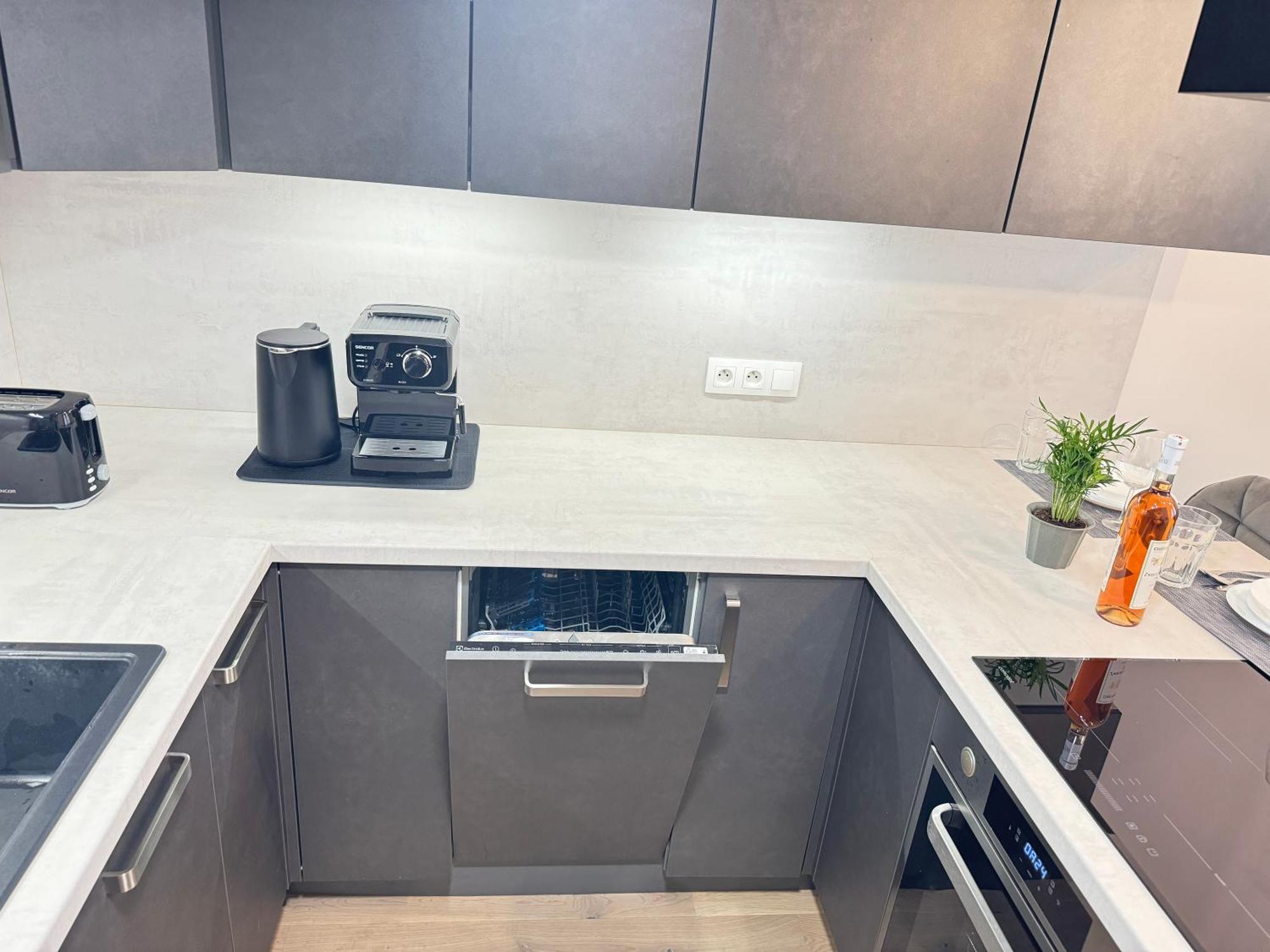 Free Parking - Cozy Apartment Near Vysehrad Railway Bridge Praag Buitenkant foto